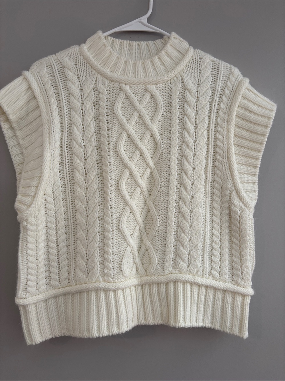 Marled Cream Cable-Knit Sleeveless Turtleneck Sweater Vest